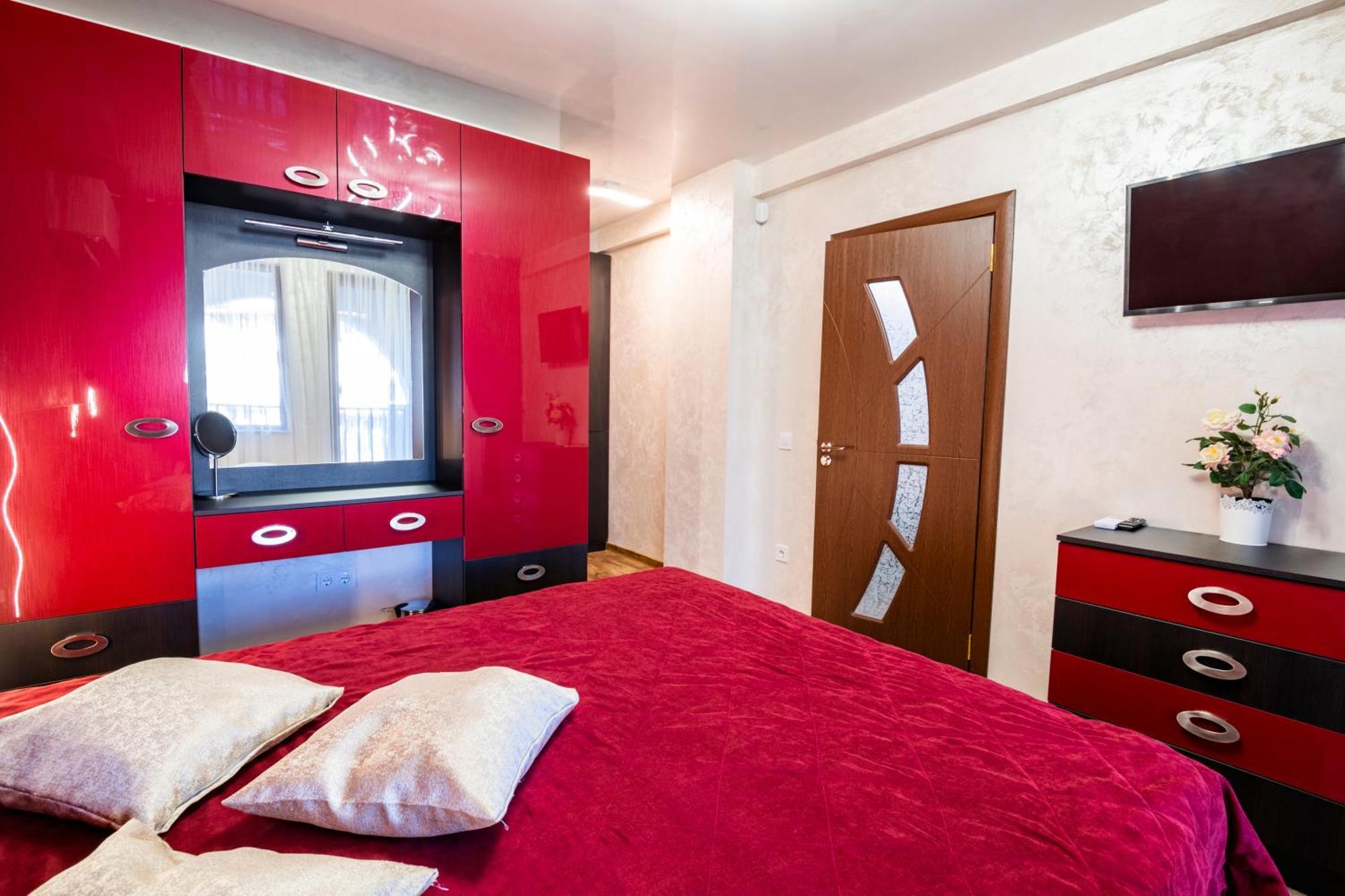 Luxe Grand Monastery In Apartment
